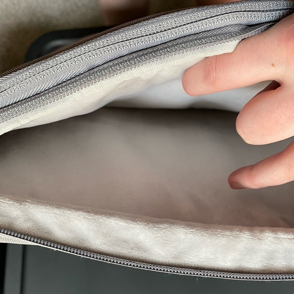 tomtoc laptop carrying bag - Picture 3 of 3